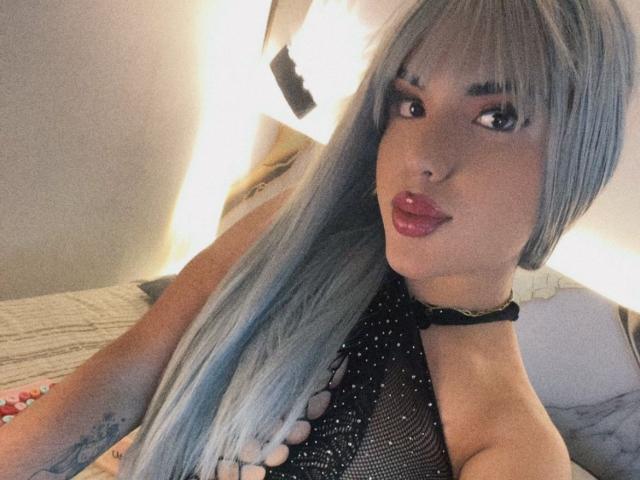 GlossyyBratz - Live sex cam - 29691836