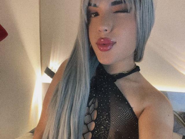 GlossyyBratz - Live sex cam - 29691839