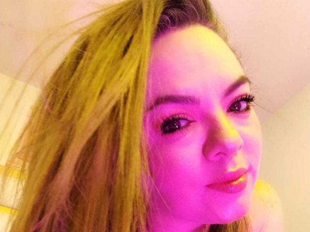 AvaMia - Live Sex Cam - 29700245