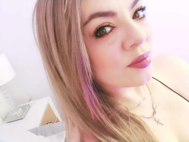 AvaMia - Live Sex Cam - 29700269