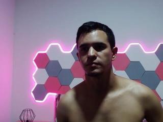 Watch  EvanJepv live on XLoveCam