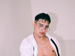 Watch LogaanHotts Live on XLoveCam