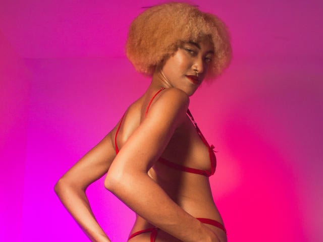 AlishaEbony - Live Sex Cam - 29743568