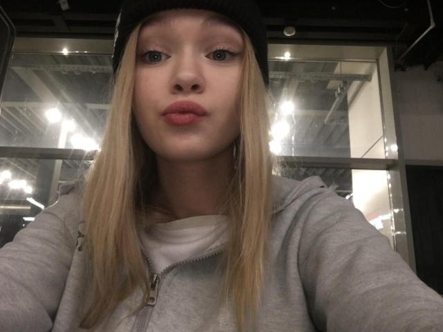 AnnamaeSvehla - Live porn &amp; sex cam - 29747423