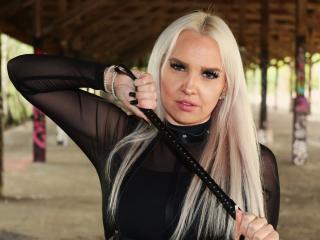 MiaXXX-hot Live Chat on XLoveCam
