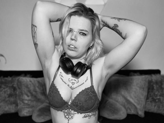 JuliaAvarix-hot - Live sex cam - 29785898