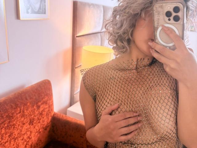 FloraSaenz - Live sex cam - 29795480