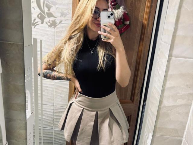 SabrinaDesire - Live Sex Cam - 29803493