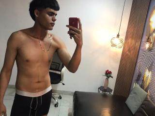 Watch  LeleHott live on XLoveCam