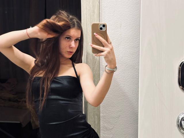 KimberlyZampieri - Porno na żywo i seks kamera - 29828702