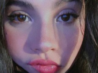 Watch KronyLove Live on XLoveCam