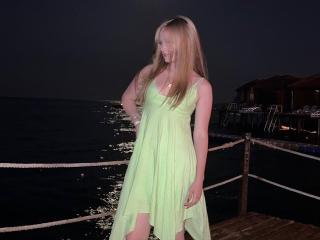 Watch SelenaAltringer Live on XLoveCam
