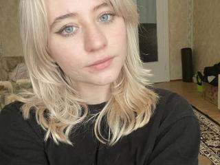 Watch GeorgeneYellow Live on XLoveCam