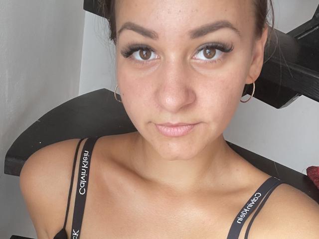 RoseStrawberriies - Live sexe cam - 29852144