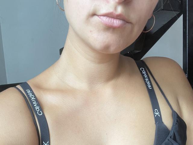 RoseStrawberriies - Live sexe cam - 29852153