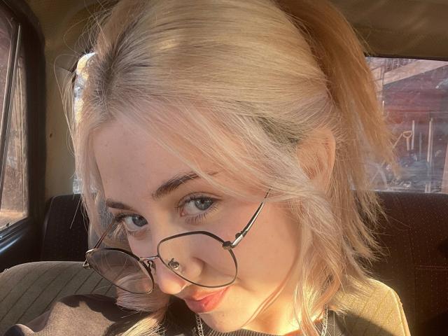 KarleneAgins - Live porn &amp; sex cam - 29882966