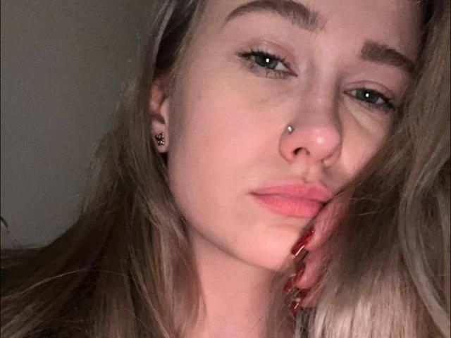 GlossyBambe - Live sex cam - 29903861