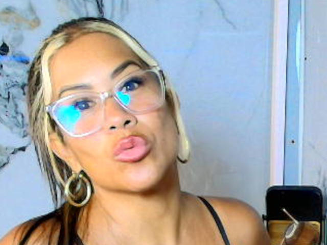AlixLow - Live Sex Cam - 29908958