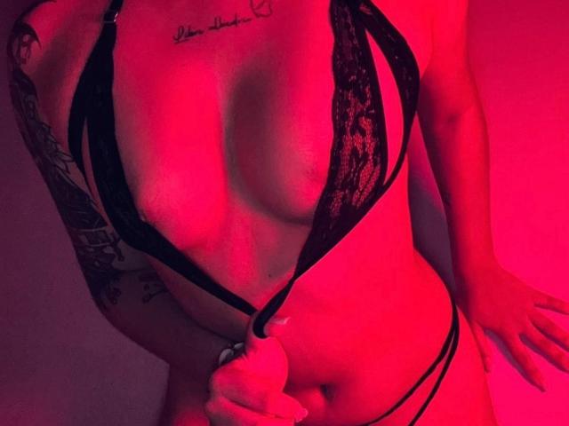 ValkaGreen - Live sex cam - 29911055