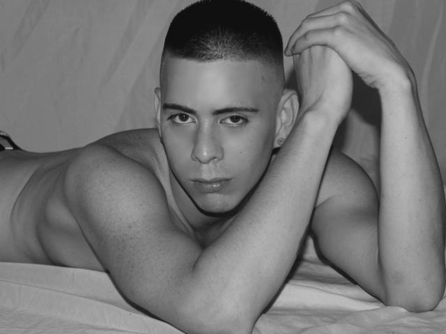 AdanKingCock - Live porn &amp; sex cam - 2991433