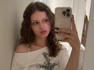 Watch  CurlyElina live on XLoveCam