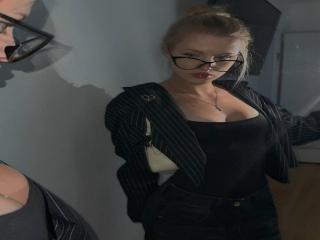 Watch JulissaUrso Live on XLoveCam