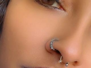 Watch  ZteewsZteews live on XLoveCam