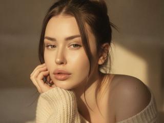 Watch Melleka Live on XLoveCam