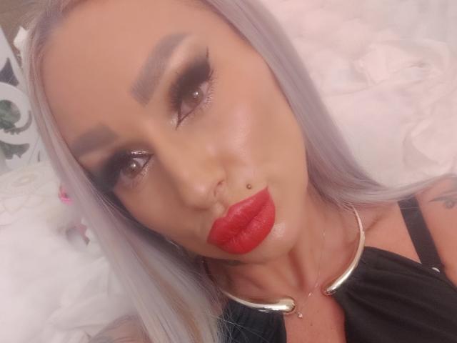 HotSmokingBabe69x - Live sex cam - 29974856