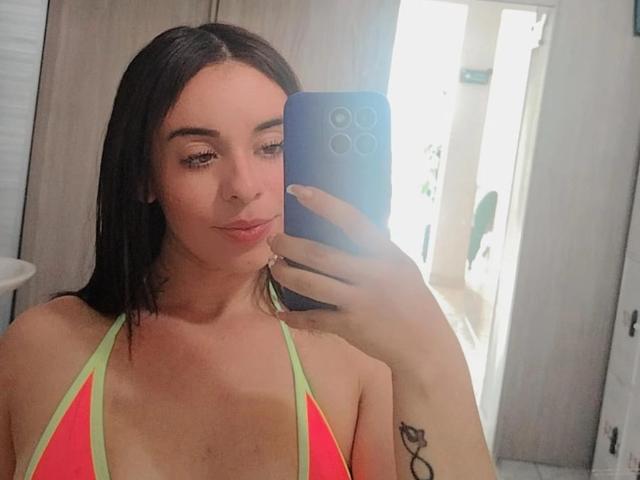 LauraWilson - Live Sex Cam - 29990021