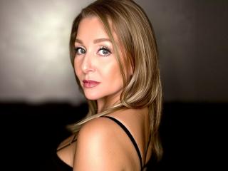 SensualLea Live Chat on XLoveCam