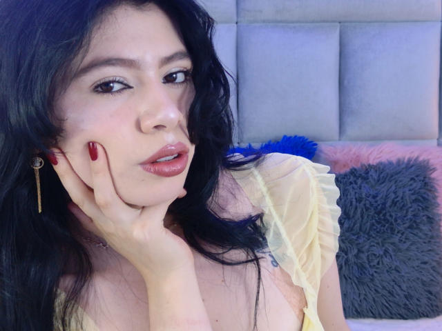 LindaMancini - Live porn &amp; sex cam - 30067424