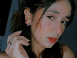 Erinsh Live Chat on XLoveCam