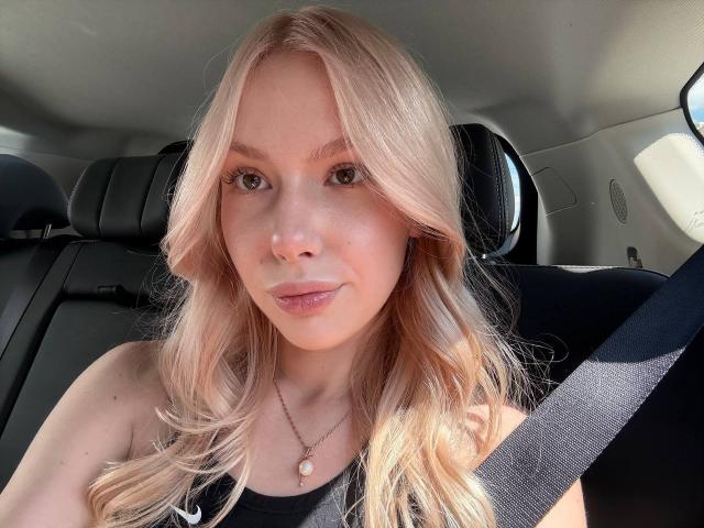 LaurindaLupacchino - Live porn &amp; sex cam - 30080126