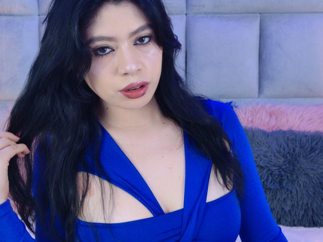 LindaMancini - Live porn &amp; sex cam - 30083093
