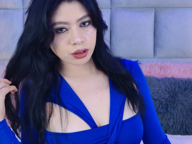 LindaMancini - Live Sex Cam - 30083093