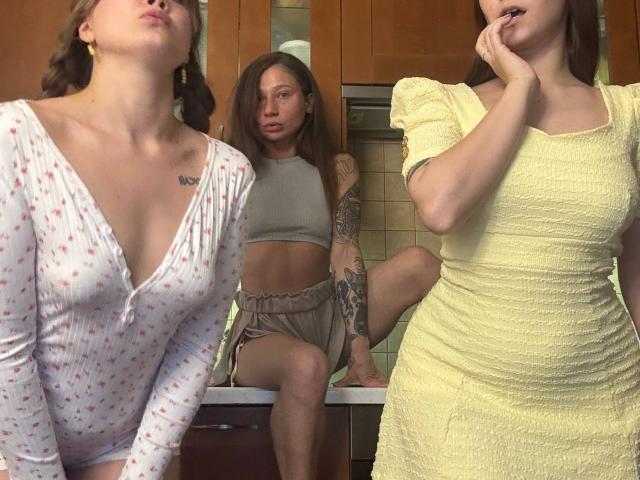 HotCaramelsTrio - Live porn &amp; sex cam - 30091634
