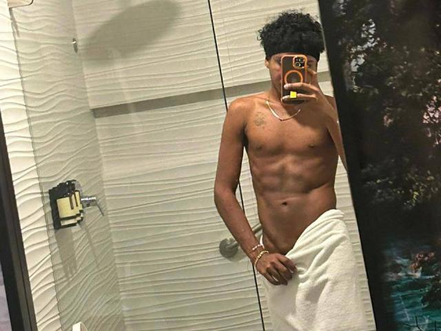 AlessandroBlack - Élő pornó és szexkamera - 30121298
