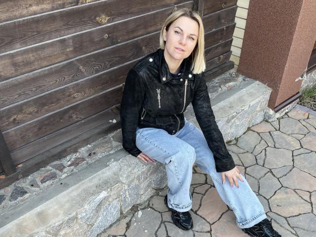 BelleLisaG - Live Sex Cam - 30133769