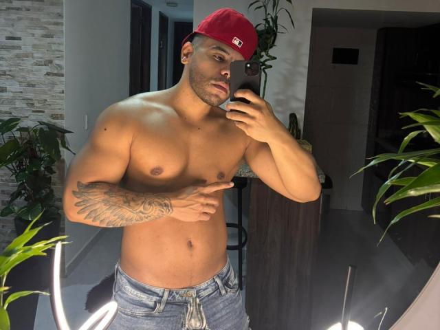 AdrianMontrell - Sexe cam en vivo - 30139085