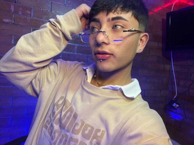 KermyBerty - Live sex cam - 30143231