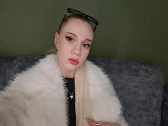 LindaxxCrow - Live Sex Cam - 30143318
