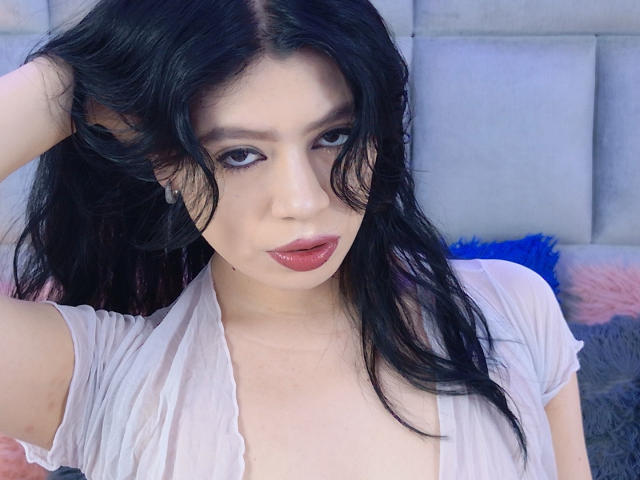 LindaMancini - Live porn &amp; sex cam - 30165992