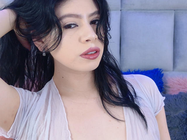 LindaMancini - Live porn &amp; sex cam - 30165998