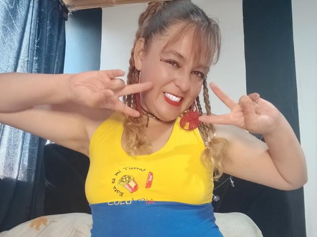 AmandaHotL - Live Sex Cam - 30173075