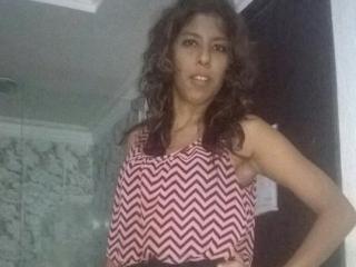 CanelaHotLove - Webcam live xXx with a standard breat size Porn 18+ teen woman 