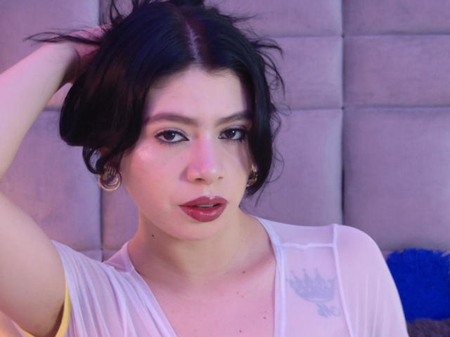 LindaMancini - Live porn &amp; sex cam - 30191483