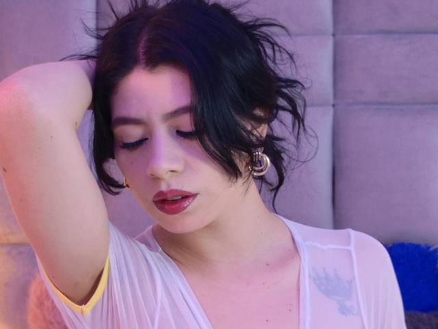 LindaMancini - Live porn &amp; sex cam - 30191489