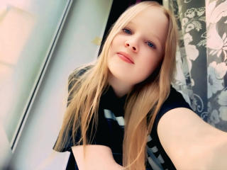 CelineKitty Live Chat on XLoveCam