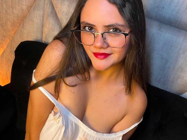 EmilyColsson - Live Sex Cam - 30211124